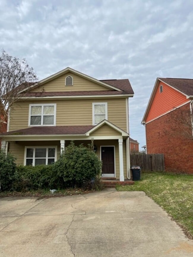 Building Photo - Great 3 BR 3.5 BA in Aspen Ridge.