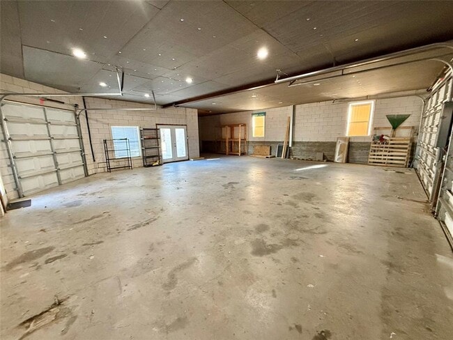 Building Photo - 3106 Point Cove