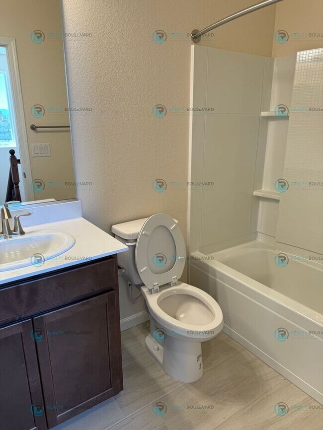 Building Photo - Modern Comfort and Convenience: Stylish 2-...