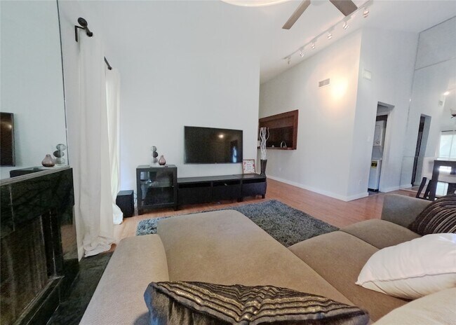 Building Photo - 1881 Bering Dr