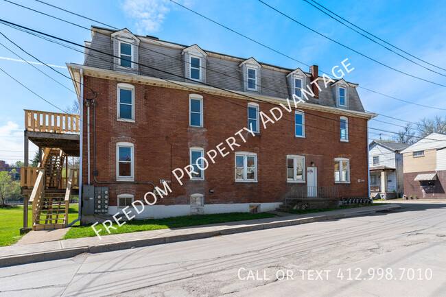 Building Photo - 10 Iron St