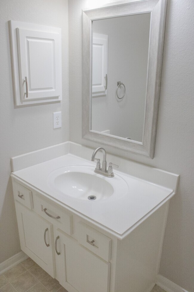 Building Photo - 29607 Legends Green Dr