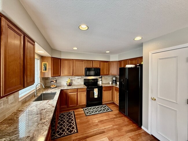 Building Photo - Stunning 4-Bedroom Home with Loft and Fini...