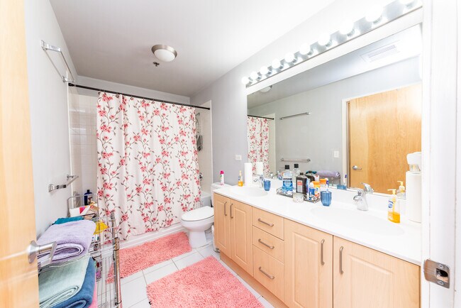 Building Photo - 1620 S Michigan Ave