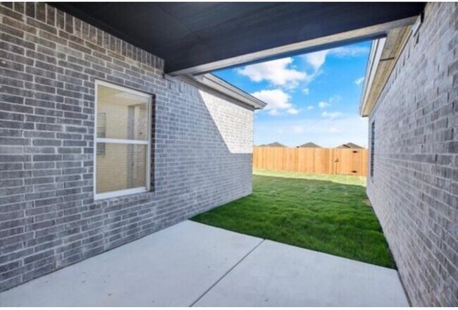 Building Photo - Modern home