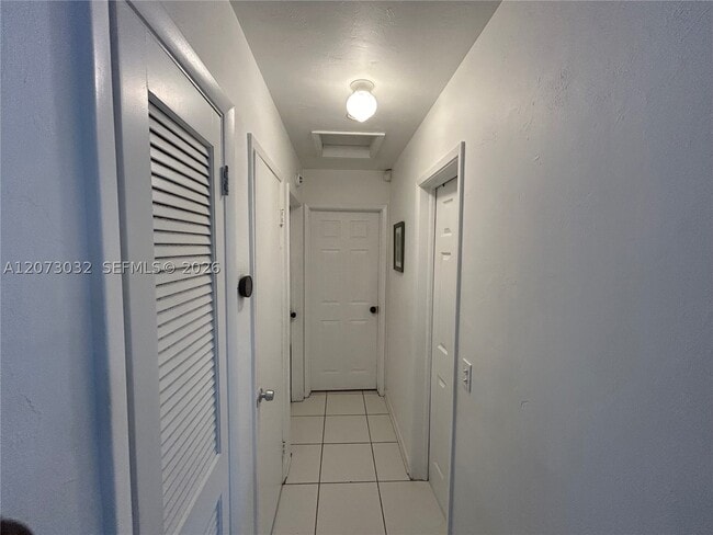 Building Photo - 571 SW 29th Ave