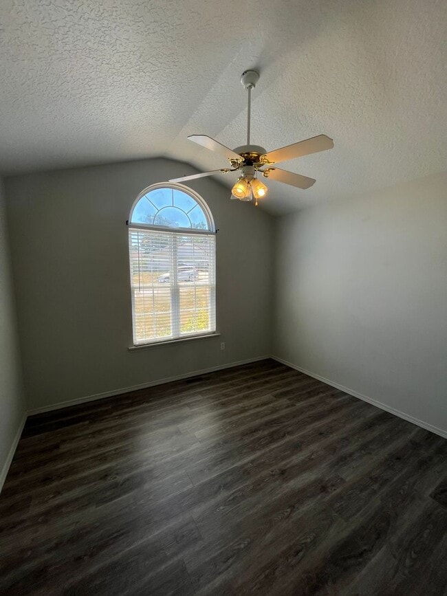 Building Photo - LEASE TAKEOVER: NO DEPOSIT NEEDED !!! Nice 3 Bedroom 2 Bathroom Single Family Home in Joplin MO!