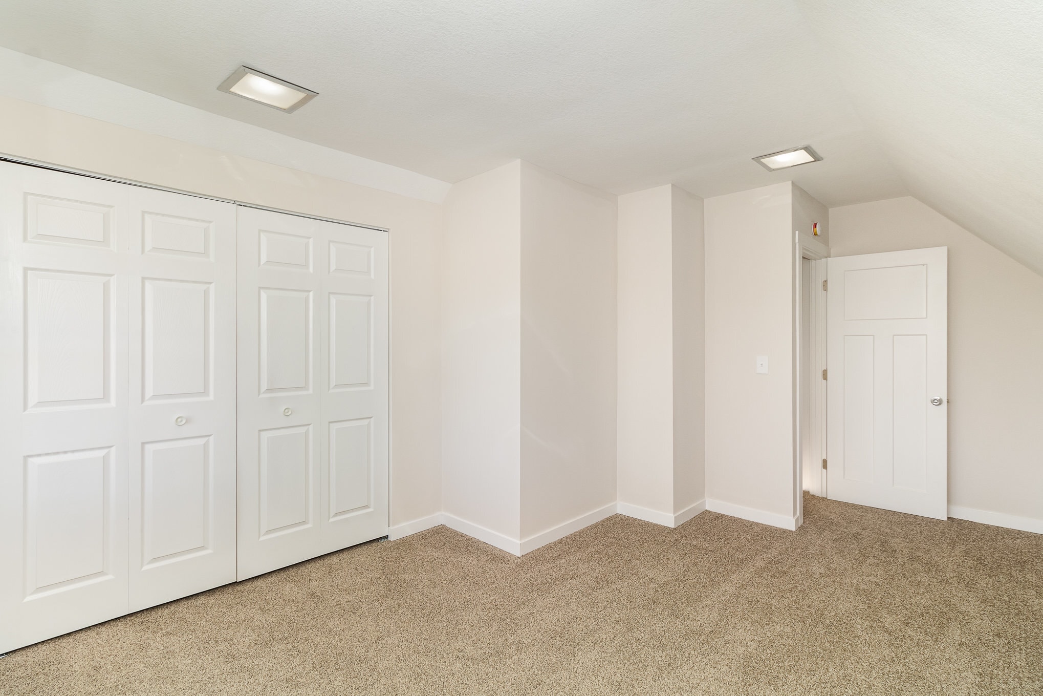Building Photo - 2919 S Service Dr