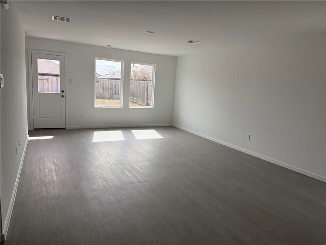 Building Photo - 25670 Roy Rogers Rd