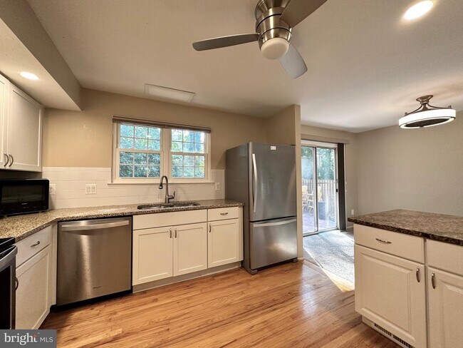 Building Photo - 6123 Martins Landing Ct