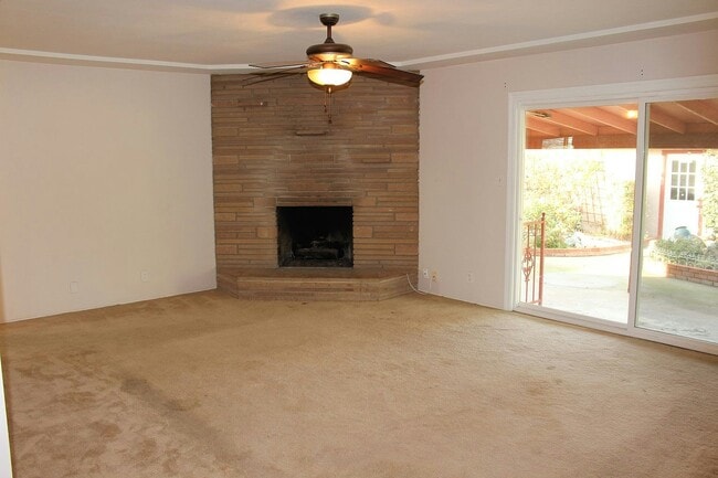 Building Photo - 1804 Duke Dr