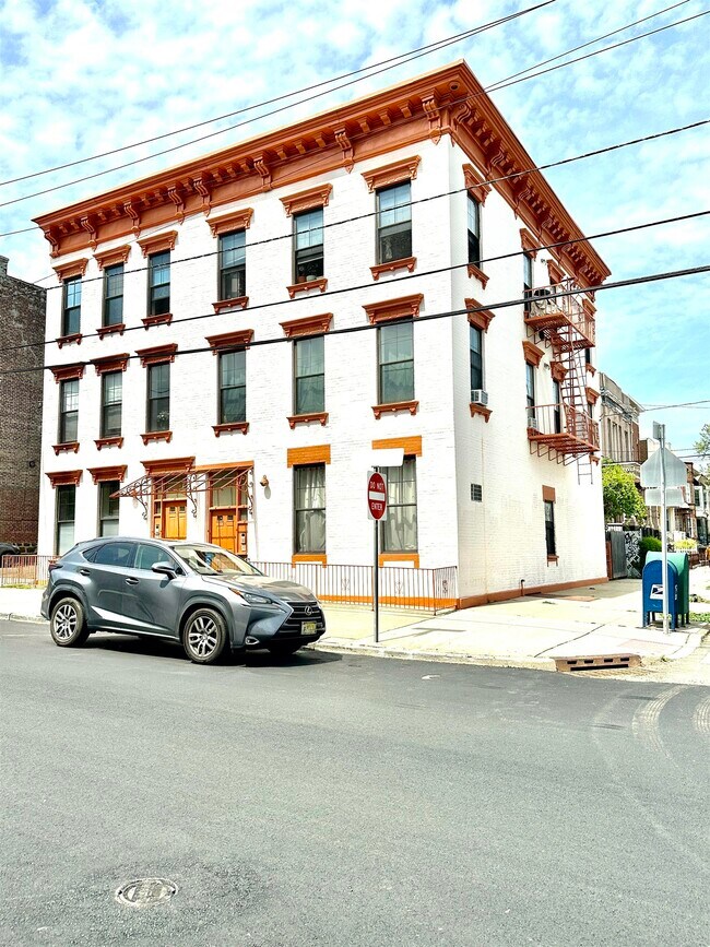 Building Photo - 86 South St