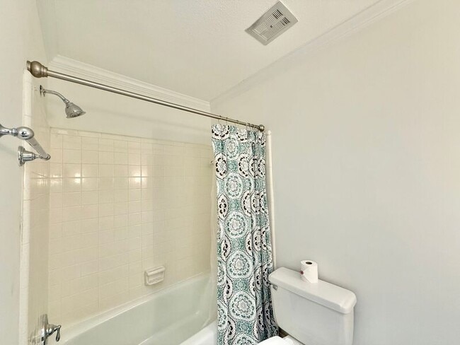 Building Photo - 1402 Hedgelawn Way