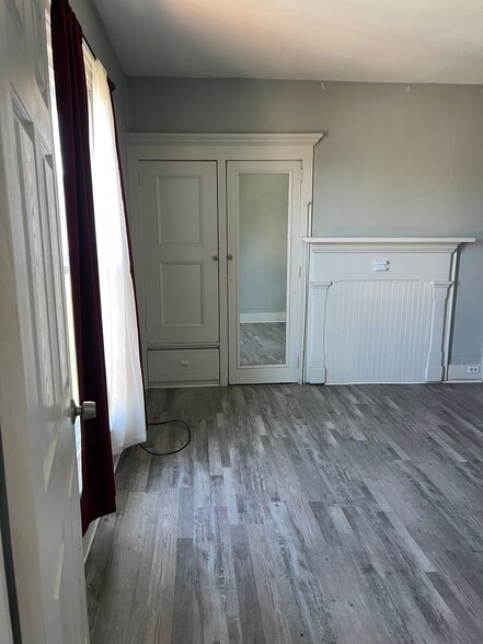 Building Photo - 214 Brown Ave