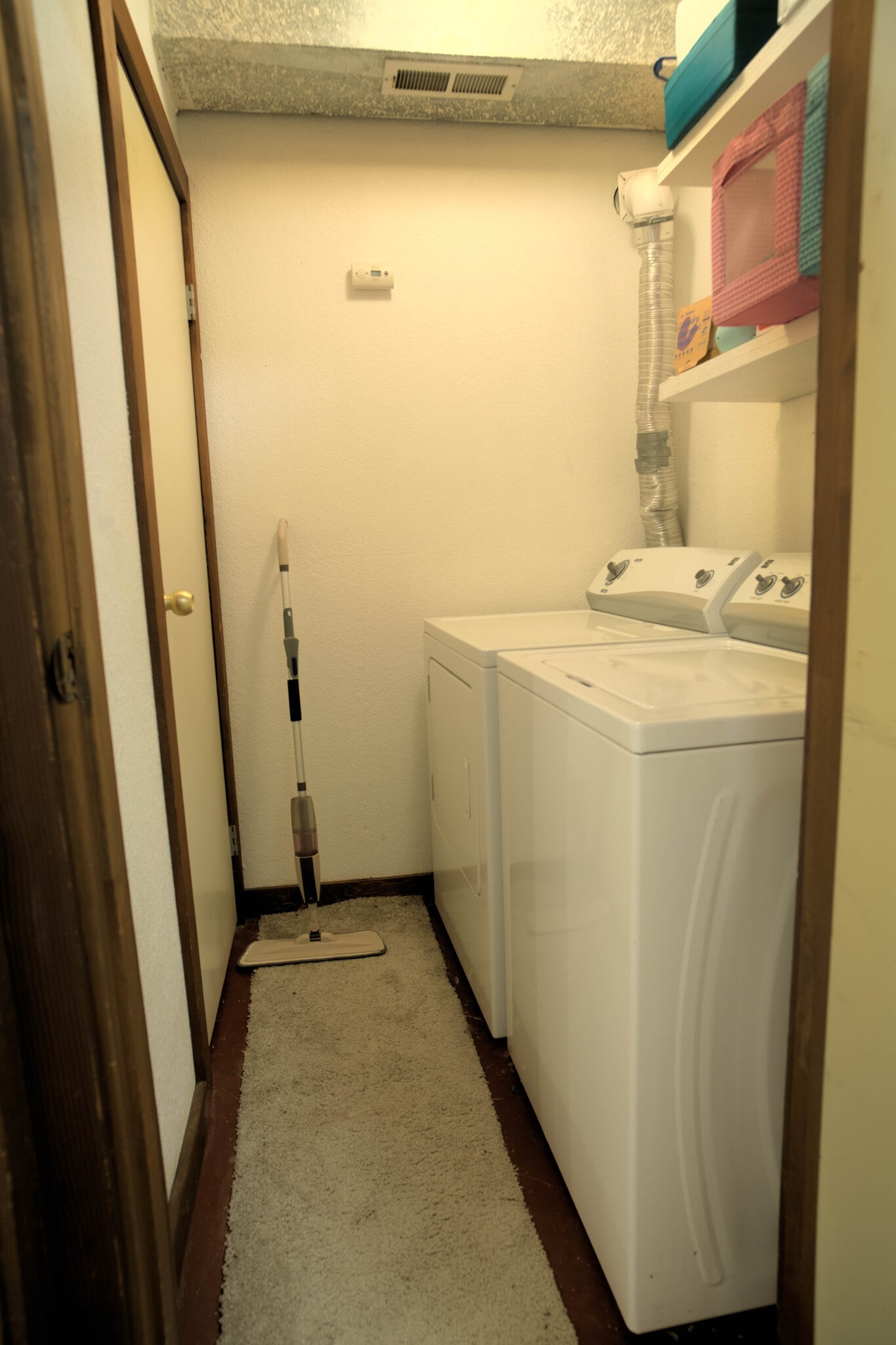 in-unit laundry downstairs - 1114 Pawnee Ln