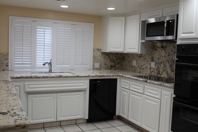 Building Photo - 804 Ferdinand Ct