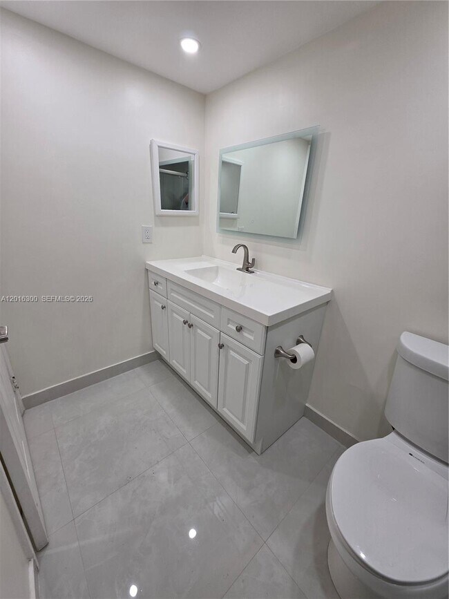 Building Photo - 10765 SW 108th Ave