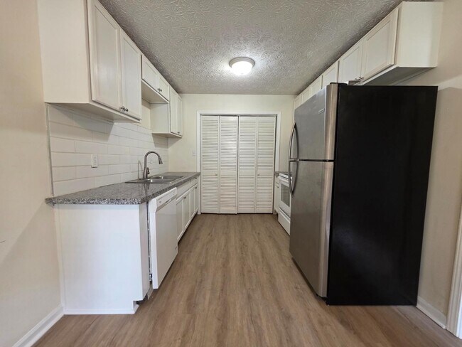 Building Photo - 450 Booth Cir SW