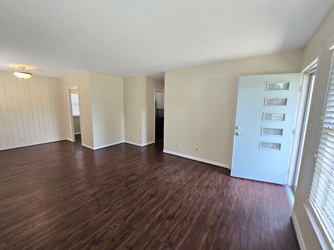 Building Photo - Newly remodeled 3 bed/1 bath home with a 1...