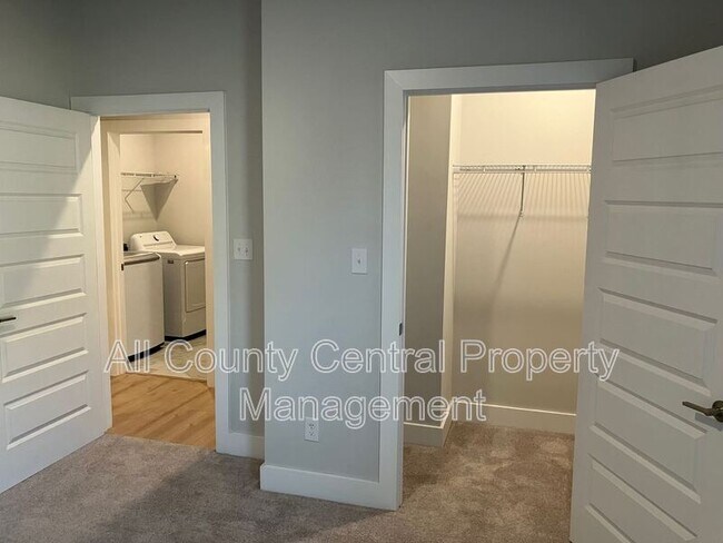 Building Photo - 132 Clift Farm Dr