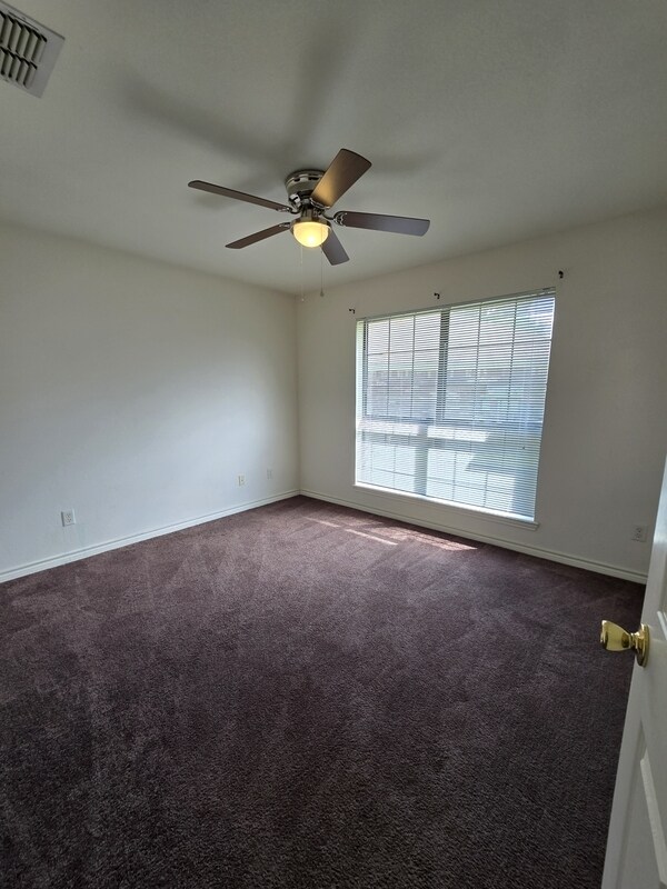 Building Photo - 634 Canada St