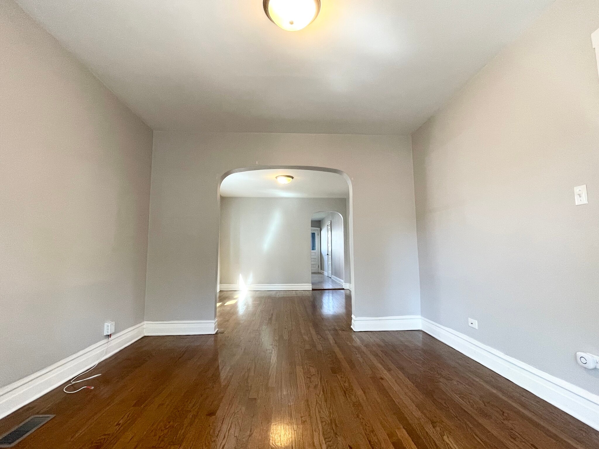 Building Photo - 2930 N Hamlin Ave