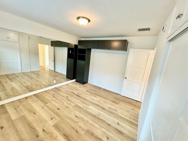 Building Photo - Charming North Hollywood Home