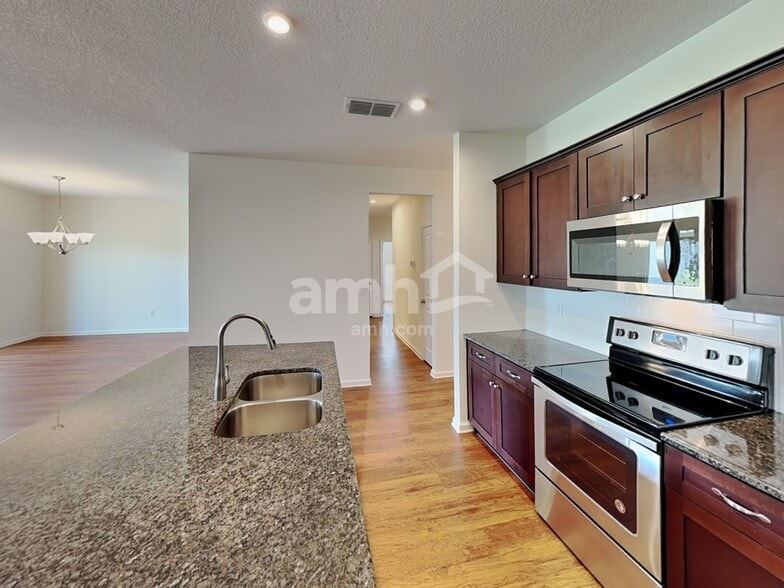 Building Photo - 8116 Golden Bamboo Dr