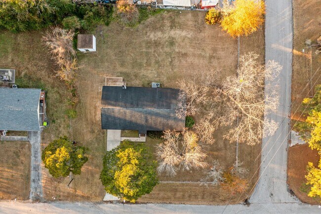 Building Photo - Welcome to Regalwoods!