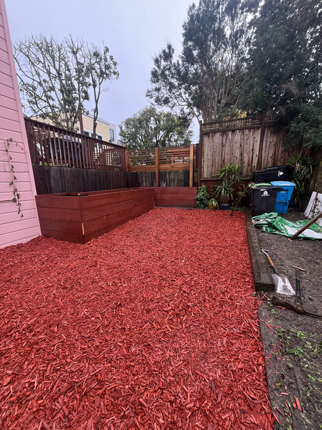 shared fenced back yard - 416 Precita Ave