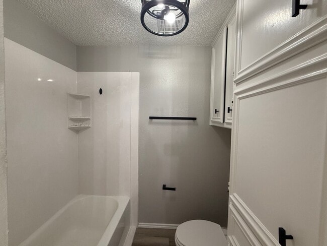 Building Photo - 5556 93rd St