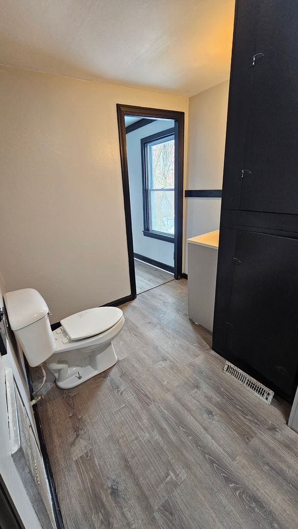 Building Photo - Newley renovated single family 1 bed 1 bath home for rent!