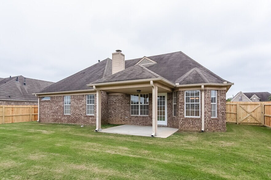 Building Photo - 4190 Louden Dr