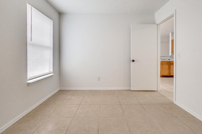 Building Photo - 913 SW 153rd St