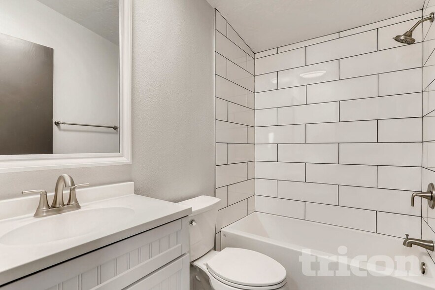 Building Photo - 1299 Mobile St