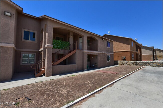 Building Photo - 3404 Blue Earth Ln