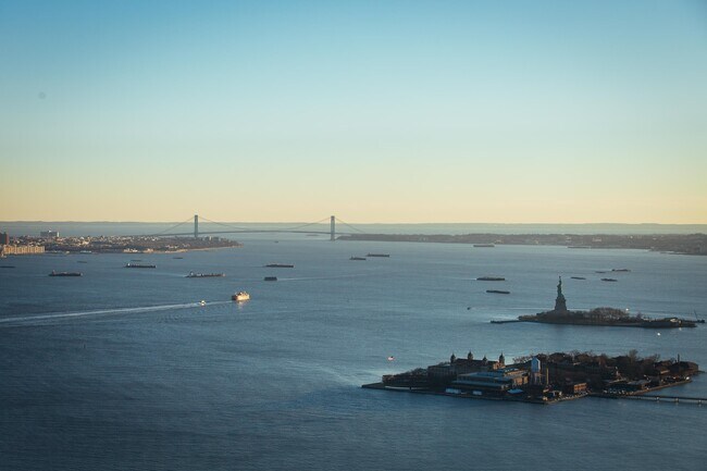 Building Photo - 99 Hudson St