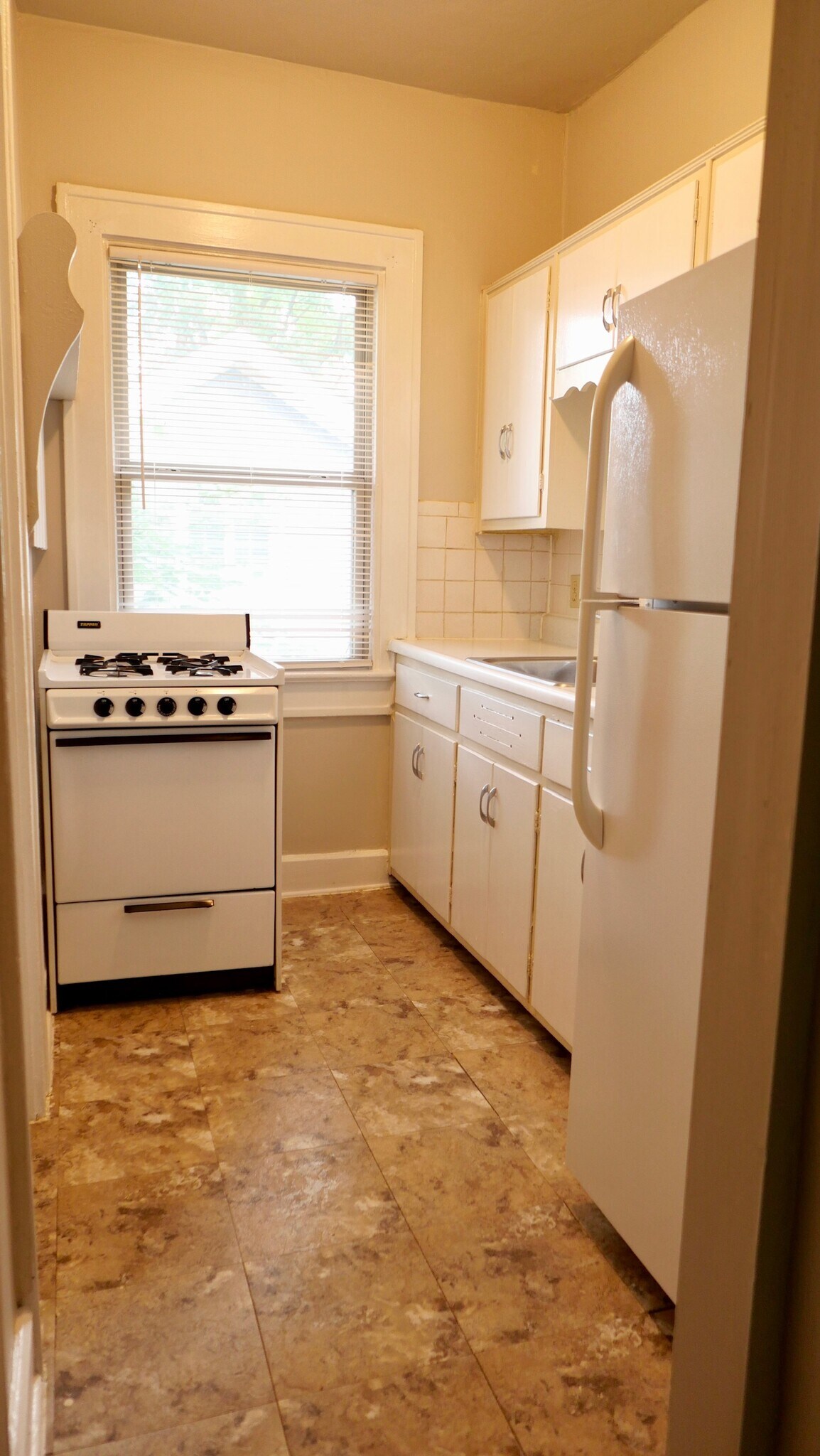 Kitchen - 4901 Washington Blvd