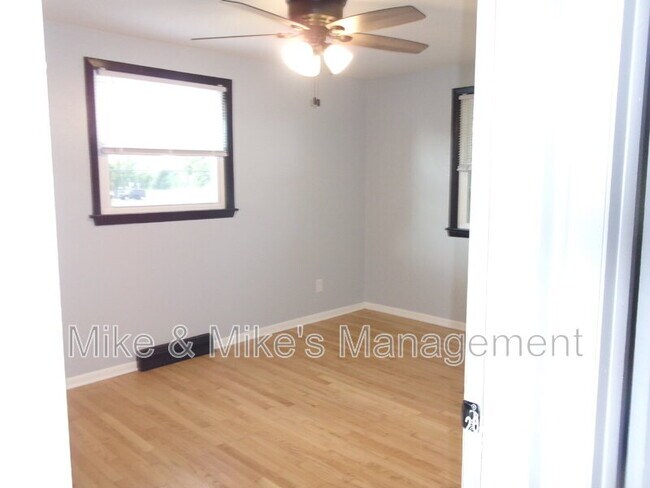 Building Photo - 6400 N 73rd St