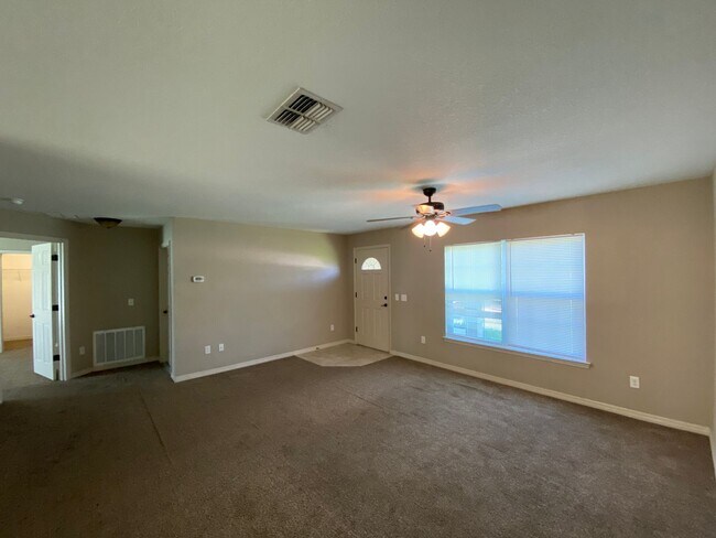 Building Photo - 16618 SW 31st Cir