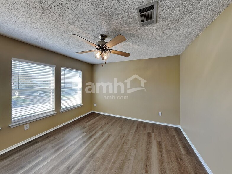 Building Photo - 2707 Vinson Ct