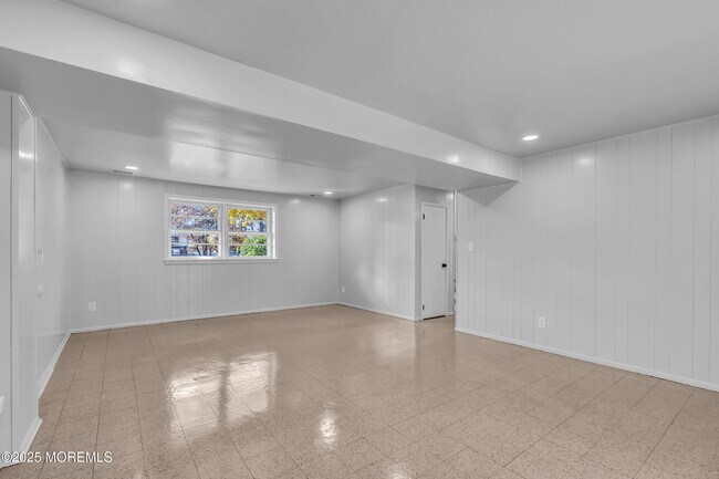 Building Photo - 16 Burdge Dr