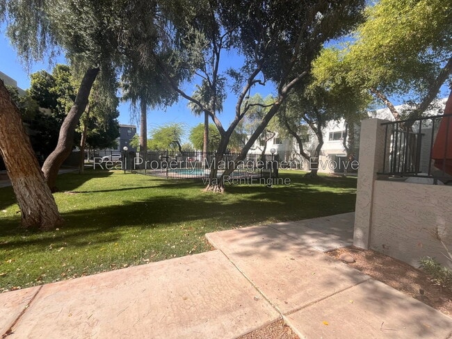 Building Photo - 122 S Hardy Dr