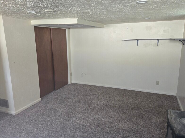 Building Photo - 832 W Fremont St