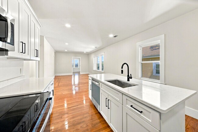 Building Photo - 32 Westmore Rd