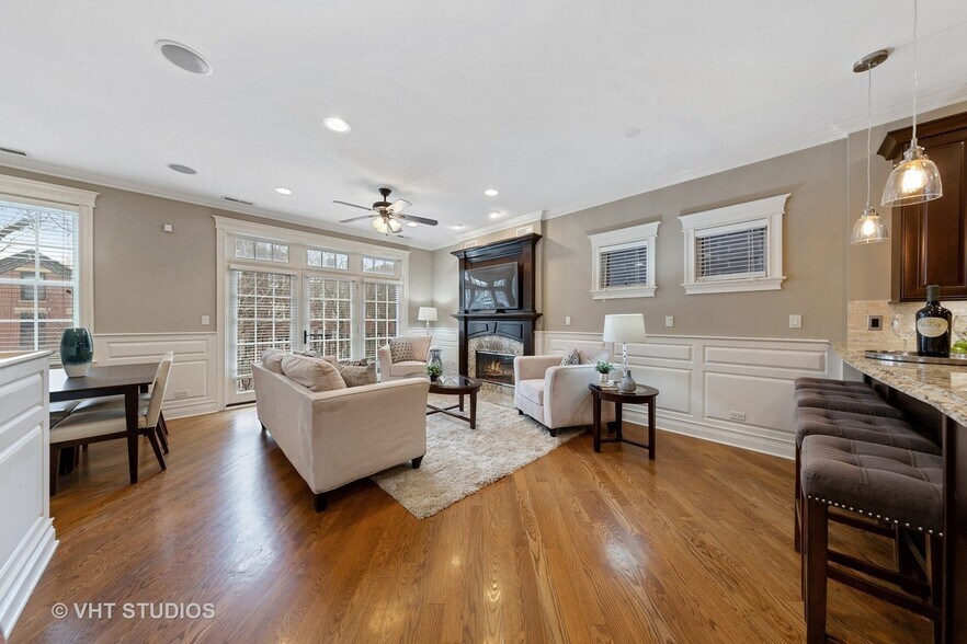 Living Room - 3247 N Clifton Ave