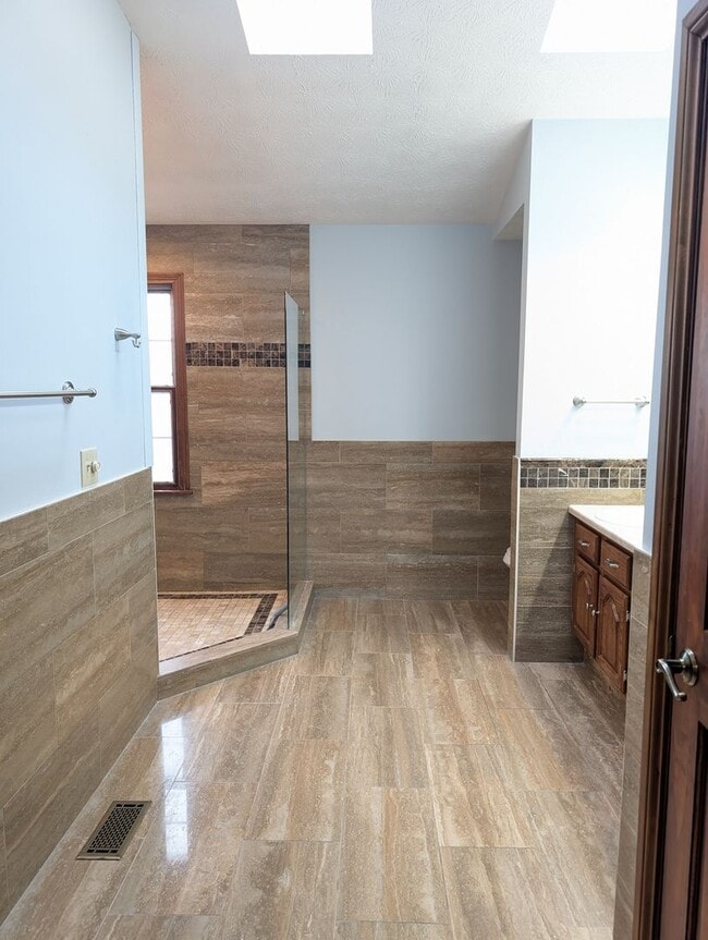 Building Photo - 4 Bedroom Beavercreek Home - AVAILABLE NOW!