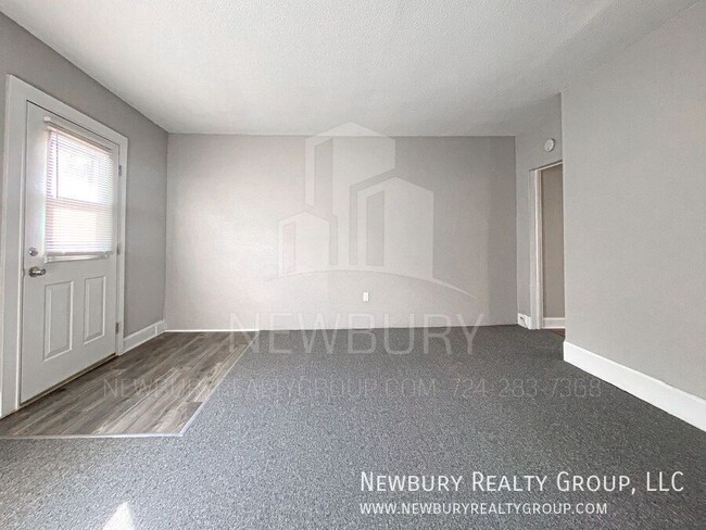 Building Photo - Spacious & Updated 2-Bedroom Row Home – Mo...