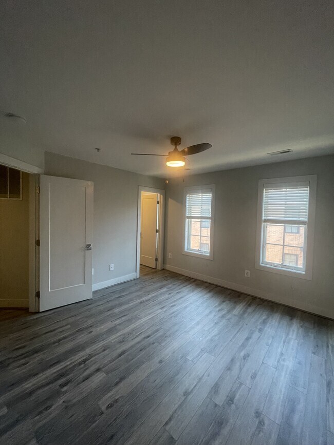 Building Photo - 918 N Buchanan St