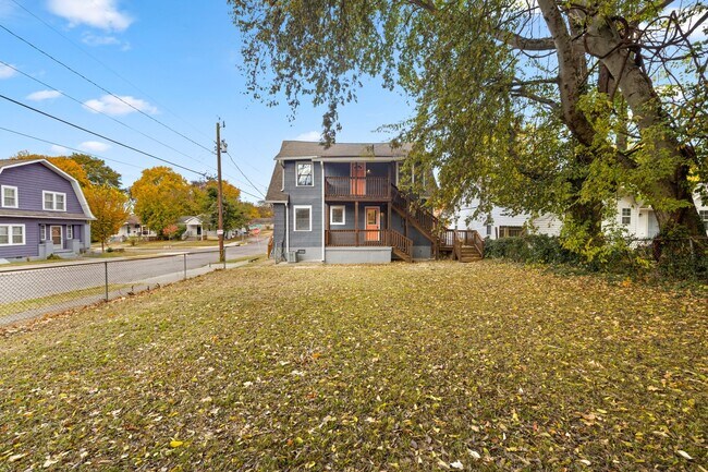 Building Photo - 2400 Woodbine Ave